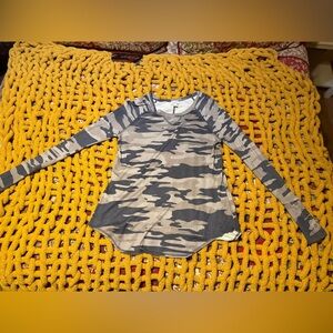 Camo Print Long-Sleeve Tee - Gray/Taupe